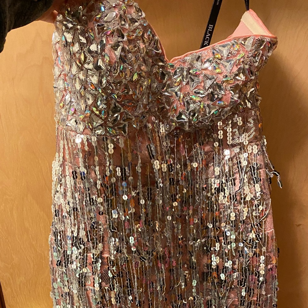 Short sequined strapless dress